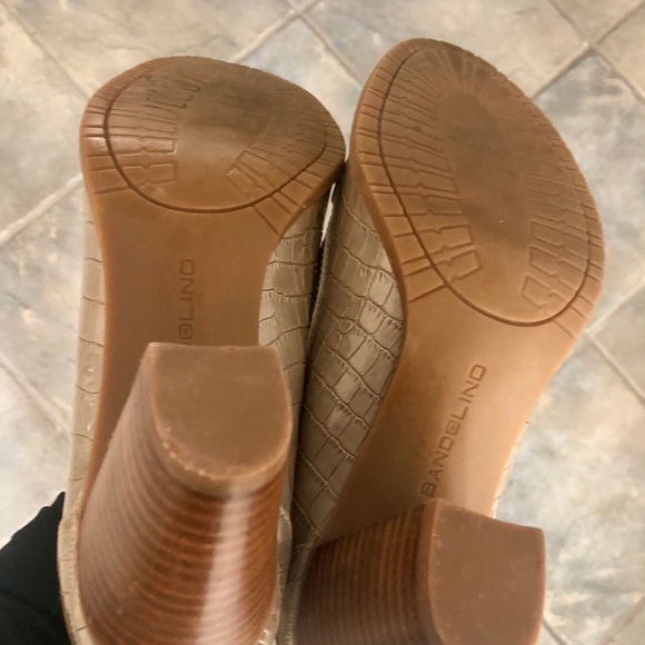 Bandolino taupe, croc print loafer heels. 7 1/2 - Picture 4 of 4